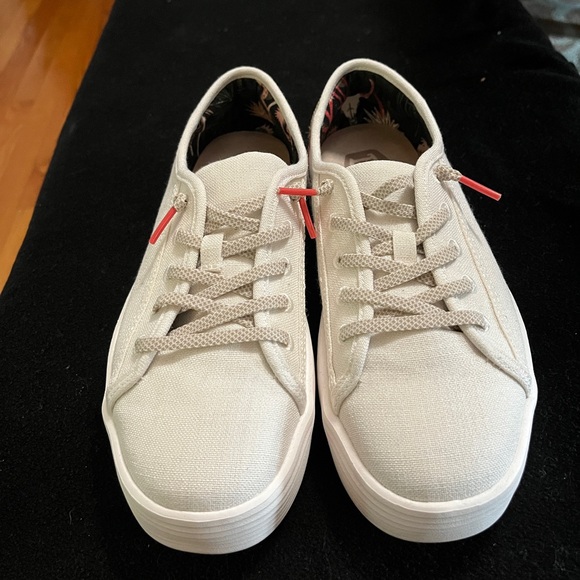 White hey dude - Picture 2 of 4